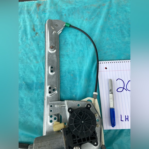 REAR LEFT DRIVER OEM Side Window Regulator w/motor 2000-2005 Cadillac DeVille - Picture 6 of 6